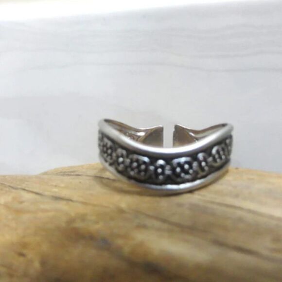 silver adjustable costume ring sz 5-6 - Picture 1 of 3